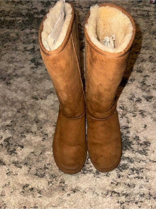 UGG Shoes - Women’s size 9 UGG boots